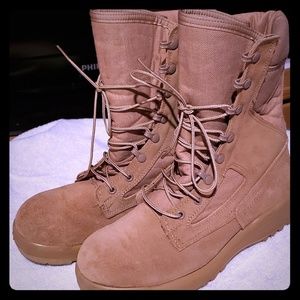 Like new, military boots. worn once.